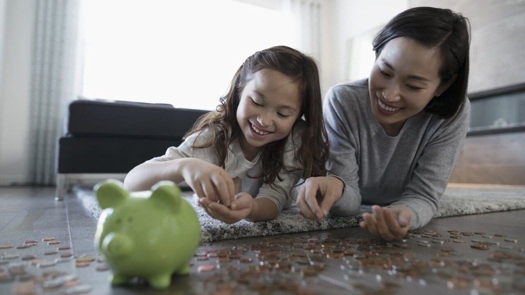 Read more about the article Raise Financially Smart Kids: Start the Journey Early